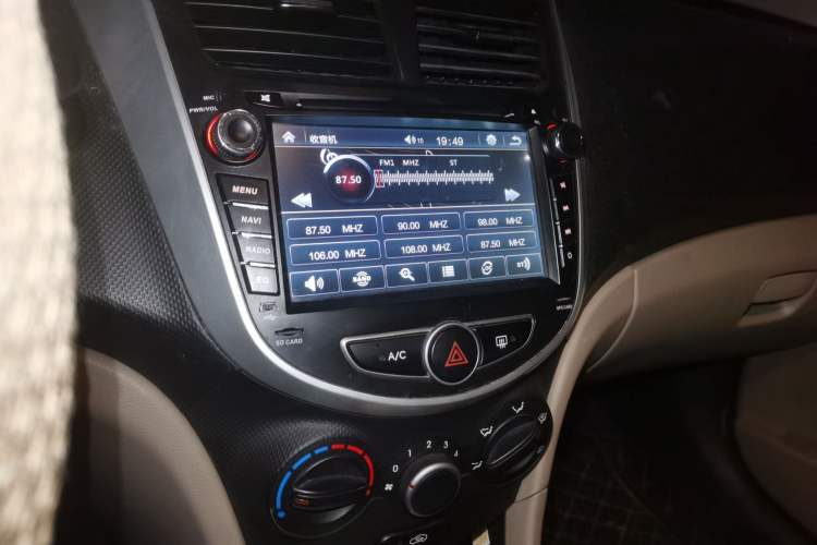 Used Hyundai Verna (older generation) 2014 1.4L Manual Smart GLS Trim