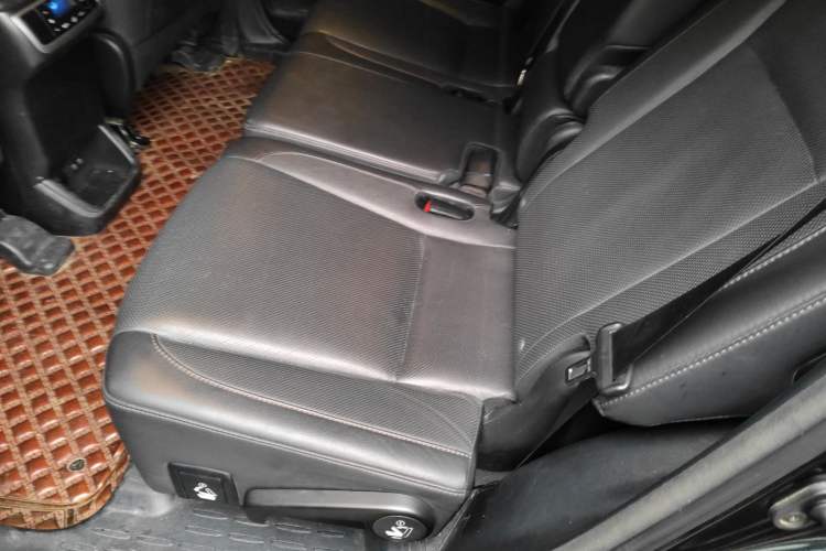 Used Toyota Highlander 2018 2.0T Four-Wheel Drive Prestige Version 7 Seats China V Emission Standard