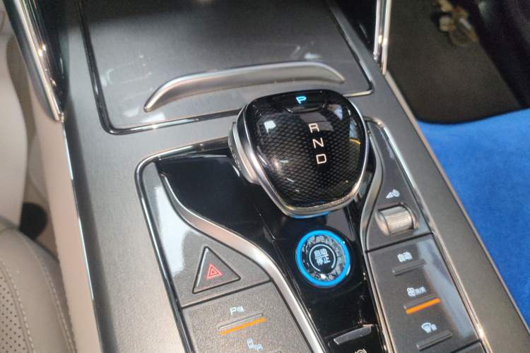 Used BYD Tang New Energy 2024 DM-i Glory Edition 112KM Prestige Model Gear Lever