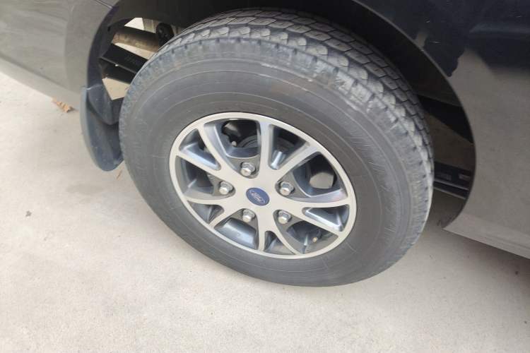 Used Ford Transit 2023 2.0T Diesel Automatic Commercial & Travel Version Mid-axle Low-roof Design 7/8/9-Seater