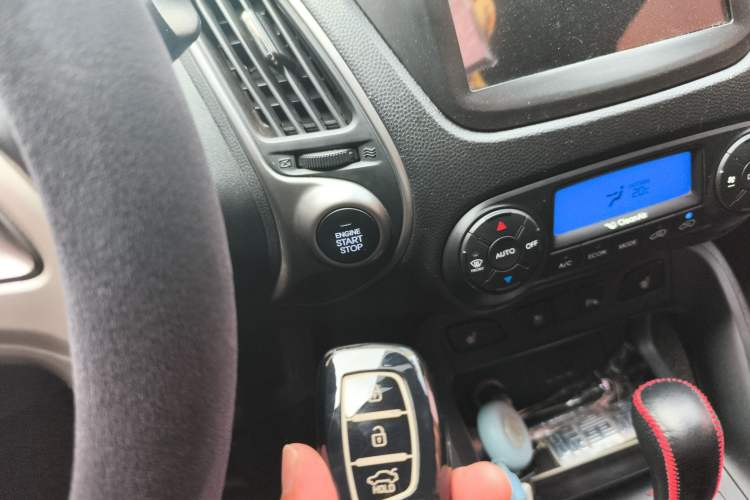 Used Hyundai ix35 2015 2.0L Automatic Two-Wheel Drive Leading Trim China IV Standard
