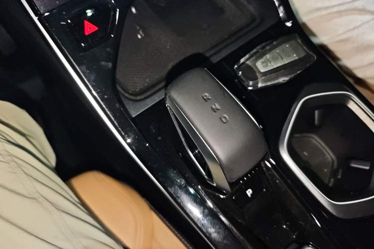 Used Geely Auto FX11 2023 1.5TD DCT Prestige Edition Gear Lever