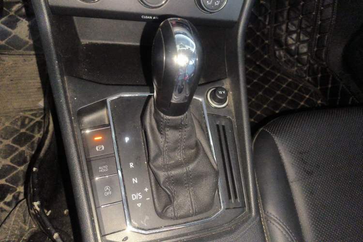 Used Volkswagen Lavida 2019 1.5L Automatic Comfort Edition China VI Standard Gear Lever