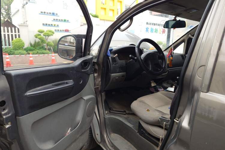 Used FORTHING Lingzhi 2013 V3 1.5L 7-Seater Standard Model II
