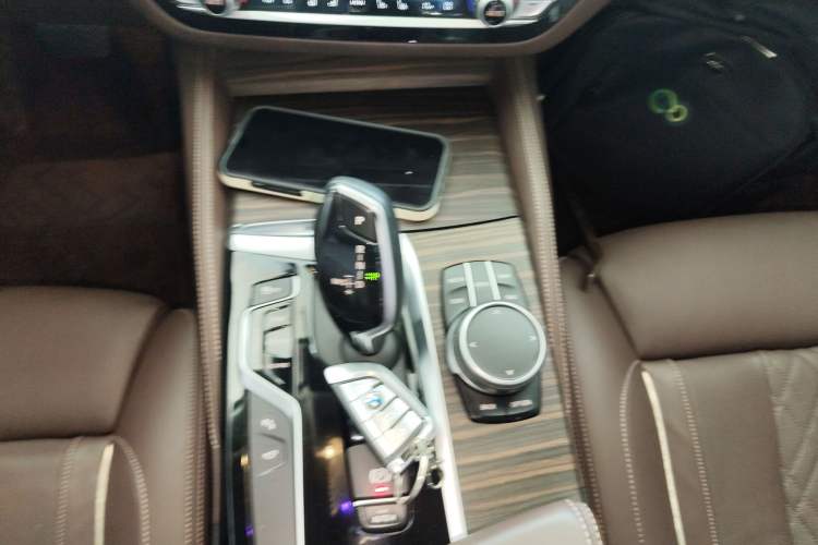 Used BMW 5 Series 2019 540Li Executive Edition Gear Lever