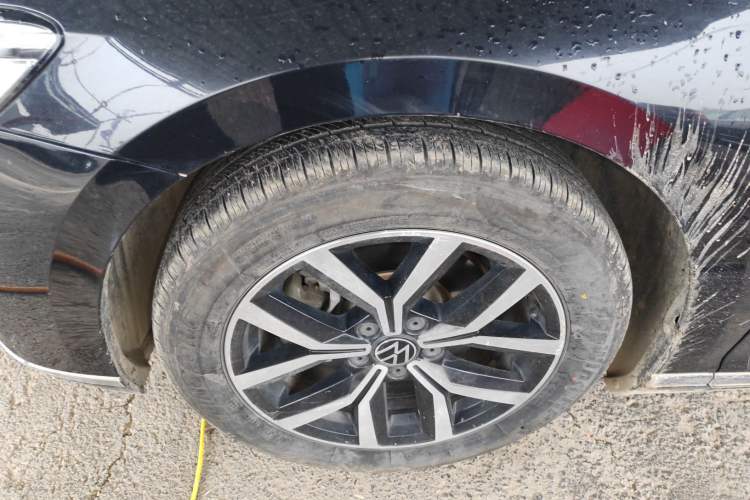 Used Volkswagen Magotan 2020 330TSI DSG Leading Model Left Front Wheel Hub