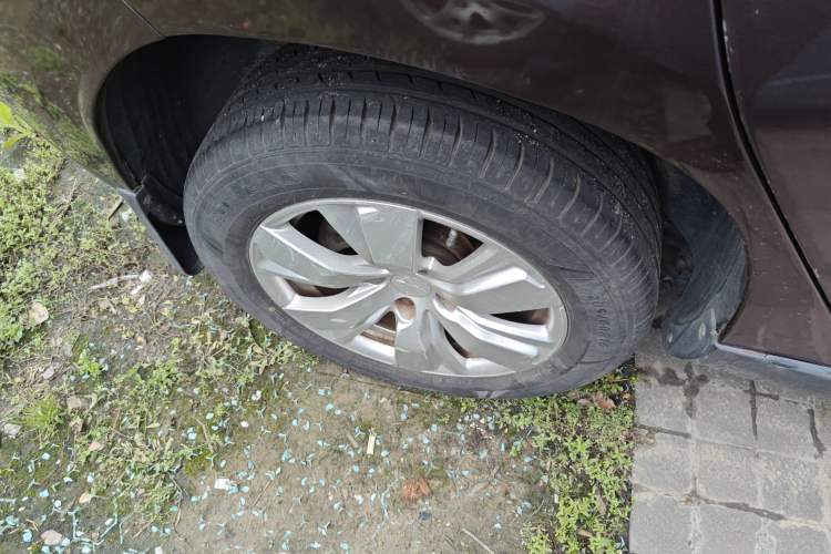 Used Peugeot 2008 2014 1.6L Manual Fashion Edition Exterior 5