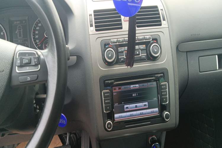 Used Volkswagen Touran 2013 1.4T DSG Smart Edition 7-Seater Audio And AC Panel