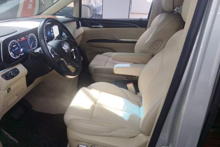 Used Buick GL8 2022 ES Landtrek 653T Luxury Edition