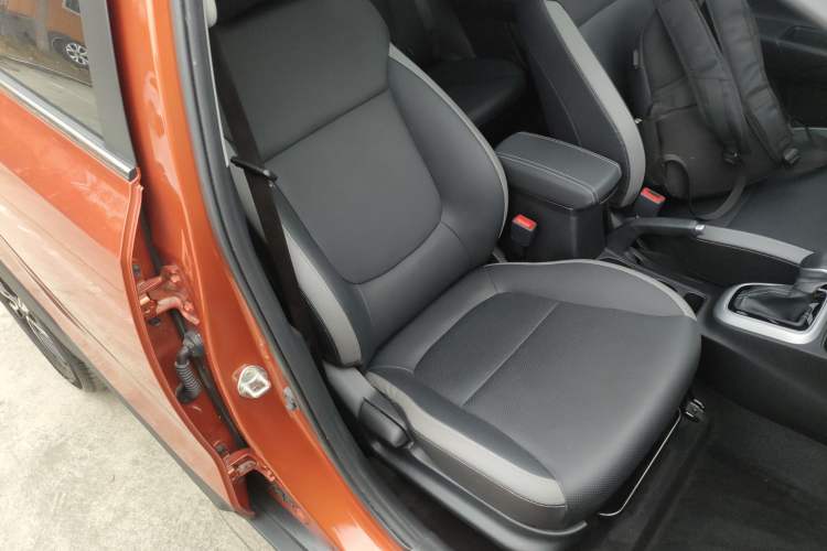 Used Kia kx1 Stonic 2019 1.4L Automatic Sport Edition China VI Right Front Seat