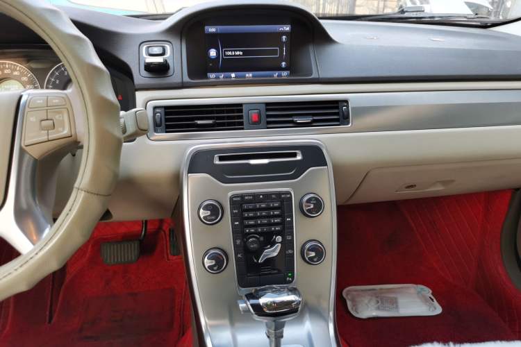 Used Volvo S80L 2012 2.0T T5 Luxury Edition Audio And AC Panel