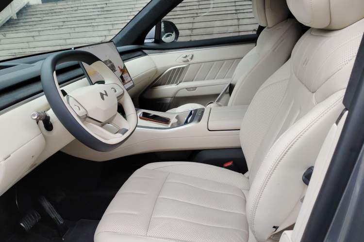 Used ONVO Luxeed L90 2025 Model—Ultra Six-Seater Version