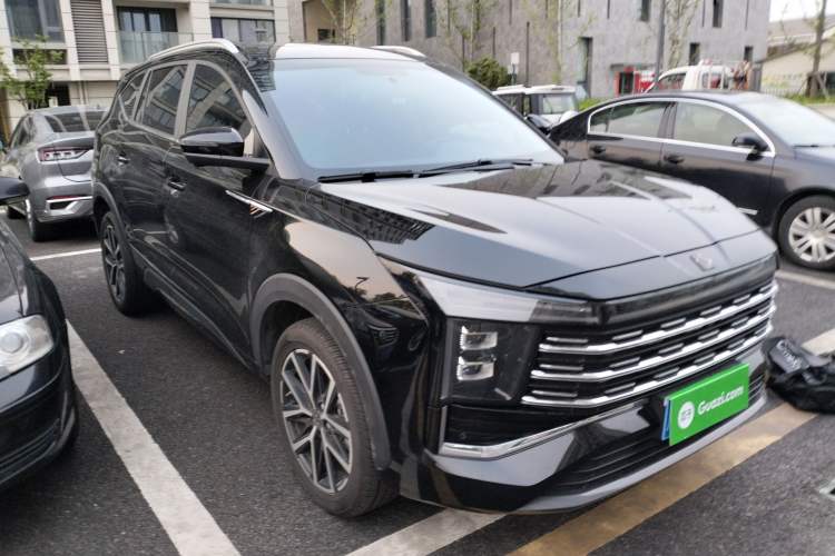 Used SOL X8 PLUS 2023 1.5 TGDI DCT Smart Edition 7-Seater Front Right 45 Deg