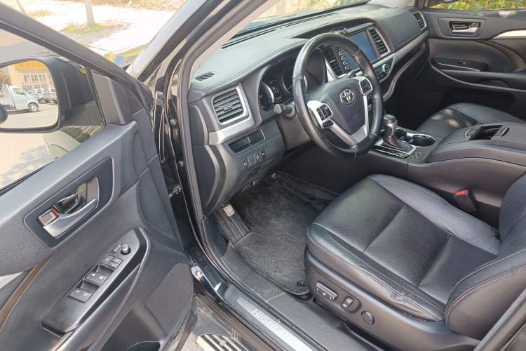 Used Toyota Highlander 2018 2.0T Four-Wheel Drive Luxury Edition 7 Seats China V Emission Standard