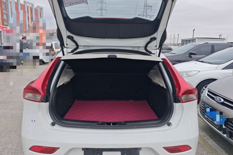 Used Volvo V40 2015 1.6T Zhiyi Edition
