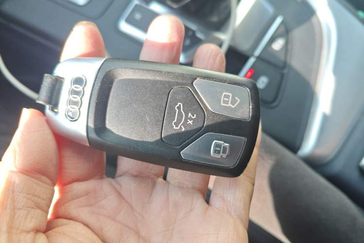 Used Audi A4L 2019 40 TFSI Fashion Edition China VI Emission Standard Vehicle Key