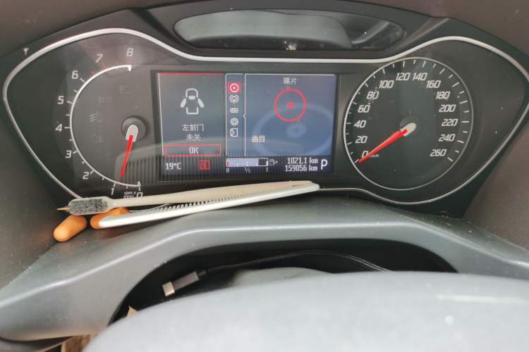 Used Ford Mondeo 2011 2.0L GTDi 200 Fashion Edition Odometer Close Up
