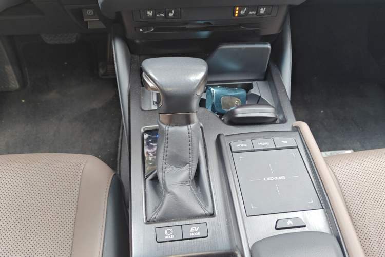 Used Lexus ES 2021 300h Deluxe Edition