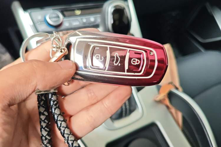 Used Geely Auto Emgrand X7 Sport 2018 1.8TD Automatic Two-Wheel Drive Smart Connect 4G Internet Edition
