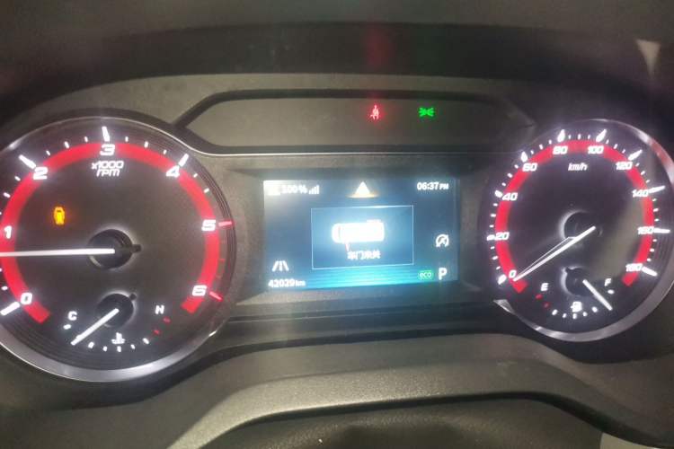 Used SAIC MAXUS Xintu V90 2022 2.0T Automatic Zhiyun King Rear-Drive Extended Wheelbase High-Roof Design with Single Rear Tire—6/7 Seater