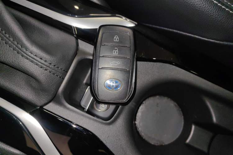 Used Toyota FRONTLANDER 2023 2.0L Smart Electric Hybrid Dual-Engine Deluxe Version
