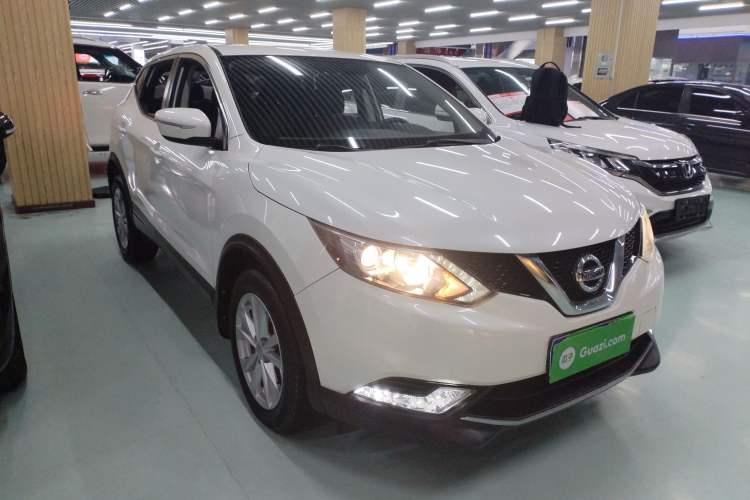 Used Nissan Qashqai 2016 2.0L CVT Elite Edition Front Right 45 Deg