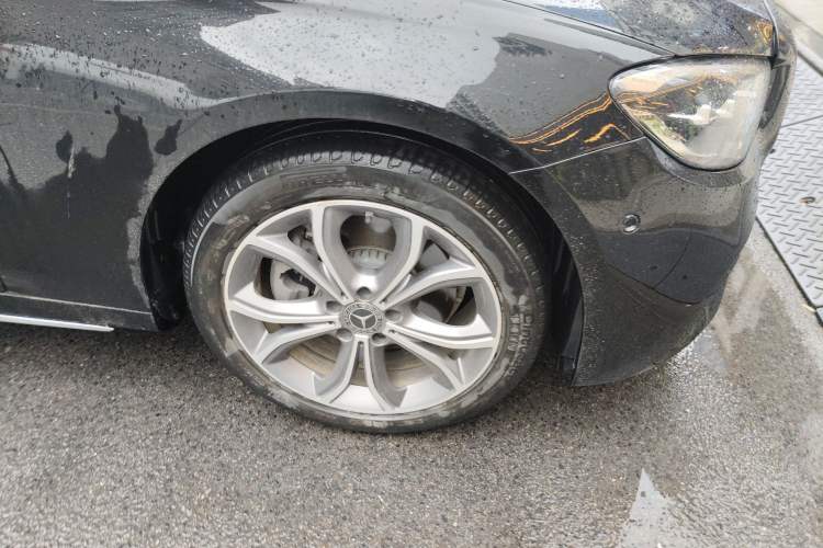 Used Mercedes-Benz E-Class 2021 Restyled E 300 L Sporty and Stylish Edition Right Front Wheel Hub