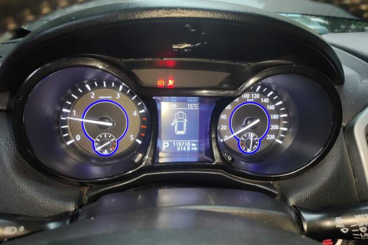 Used JMC Yusheng S350 2013 2.4T Automatic 2WD Diesel Luxury Edition 5 Seats
