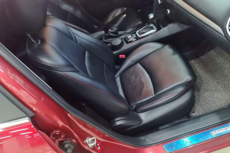 Used Mazda Mazda 3 Axela 2016 Sedan 1.5L Automatic Luxury Model
