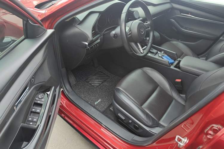 Used Mazda 3 Axela 2020 2.0L Automatic Luxury Version
