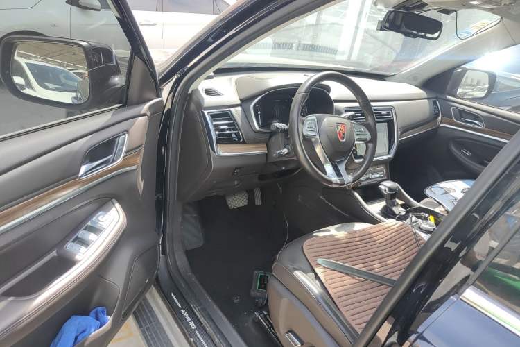 Used Roewe RX8 2019 30T Smart Connectivity Four-Wheel Drive Supreme Flagship Edition Driver Seat