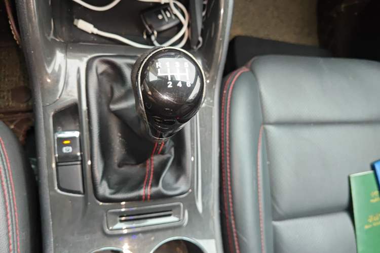 Used CHANGAN CS75 2017 Shangku Edition 1.5T Manual ZhiXiang Model
