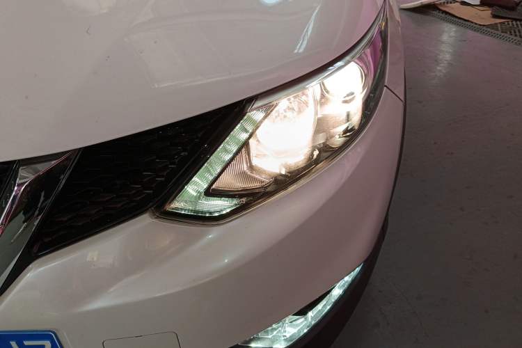 Used Nissan Qashqai 2016 2.0L CVT Elite Edition Left Front Headlight