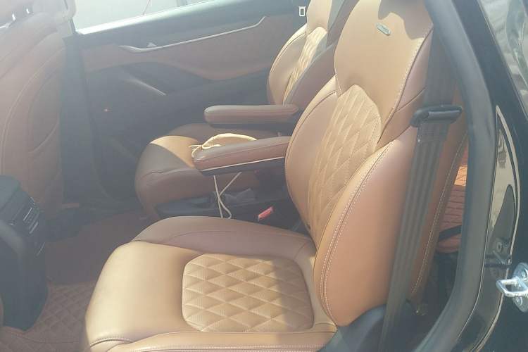 Used SAIC MAXUS D90 Pro 2020 2.0T Gasoline 4x4 Flagship Edition 6 Seats
