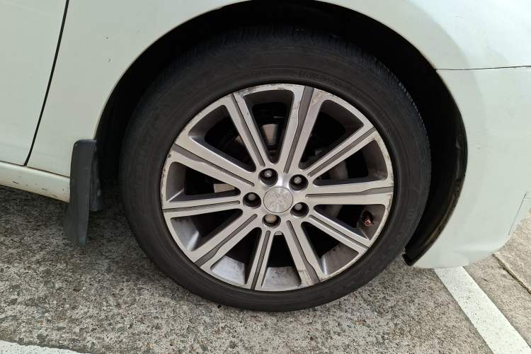 Used Peugeot 408 2014 1.8L Automatic Luxury Edition Right Front Wheel Hub