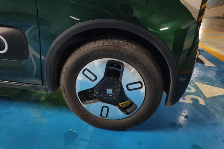 Used Baojun KiWi EV 2022 Designer Lite Edition Ternary Lithium Right Front Wheel Hub