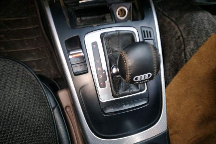 Used Audi A4L 2012 2.0 TFSI automatic standard version