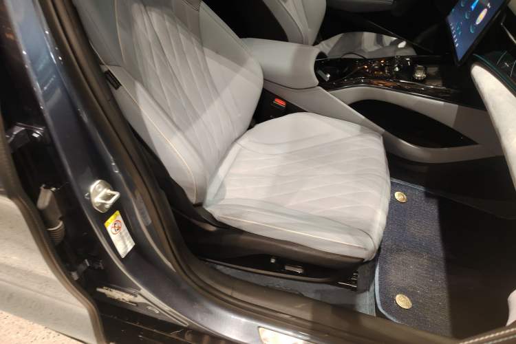 Used BYD Seal 2022 650 km All-Wheel-Drive Performance Version
