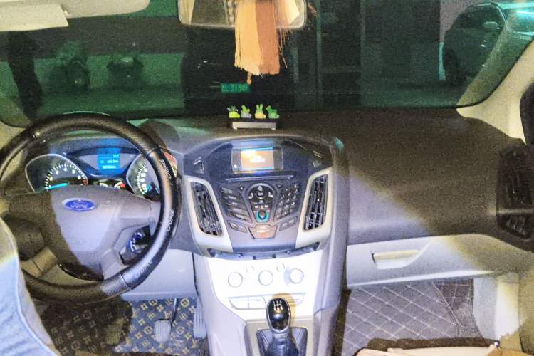 Used Ford Focus 2012 Sedan 1.6L Manual Comfort Model
