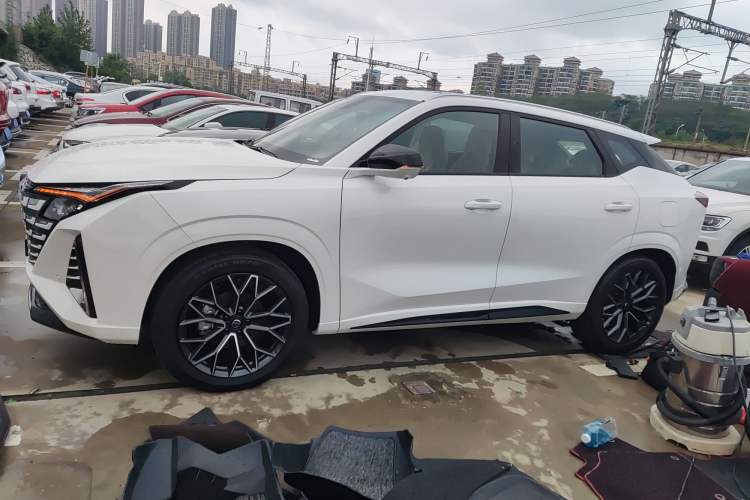 Used Changan UNI-Z New Energy 2025 Model, Smart New Blue Whale 125km Battleship+ Version
