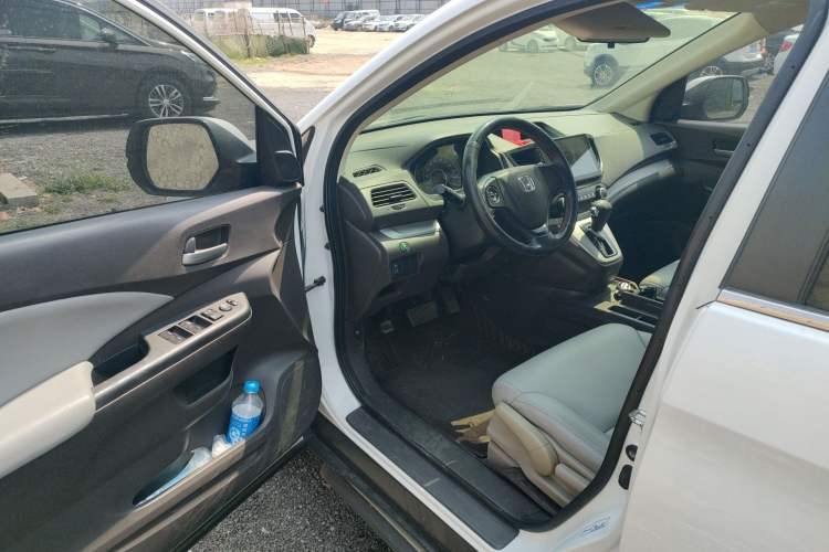 Used Honda CR-V 2012 2.0L two-wheel drive urban version
