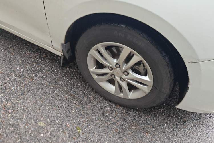 Used Chevrolet Cavalier 2019 320 Automatic Xinyue Edition Right Front Wheel Hub