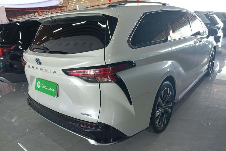 Used Toyota Granvia 2023 2.5L Hybrid Flagship VIP Edition