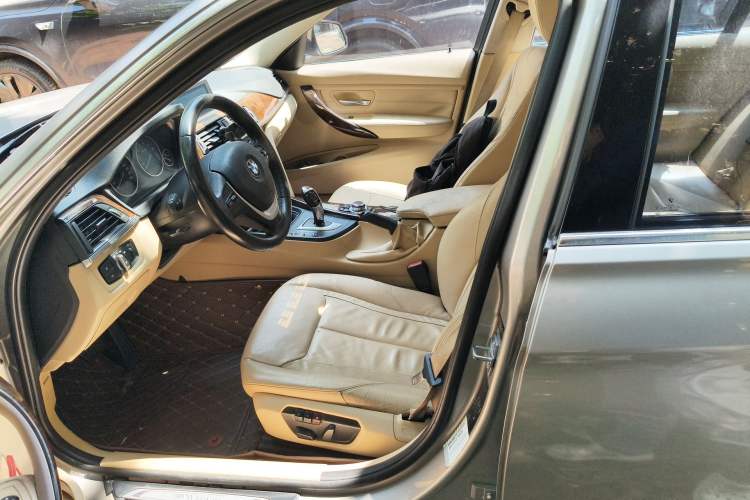 Used BMW 3 Series 2013 Facelifted 320Li Luxury Design Package