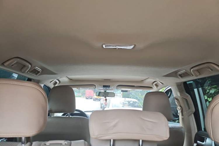 Used Toyota Prado 2018 4.0L VX External Mount Genuine Leather Single Differential Middle East Specification Headliner