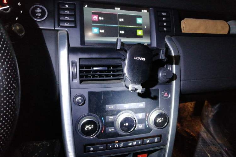 Used Land Rover Discovery Sport 2019 240 PS SE Version China VI Standard
