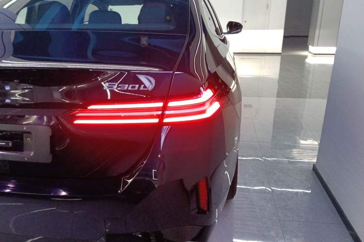 Used BMW 5 Series 2025 530Li Luxury Edition M Sport Package
