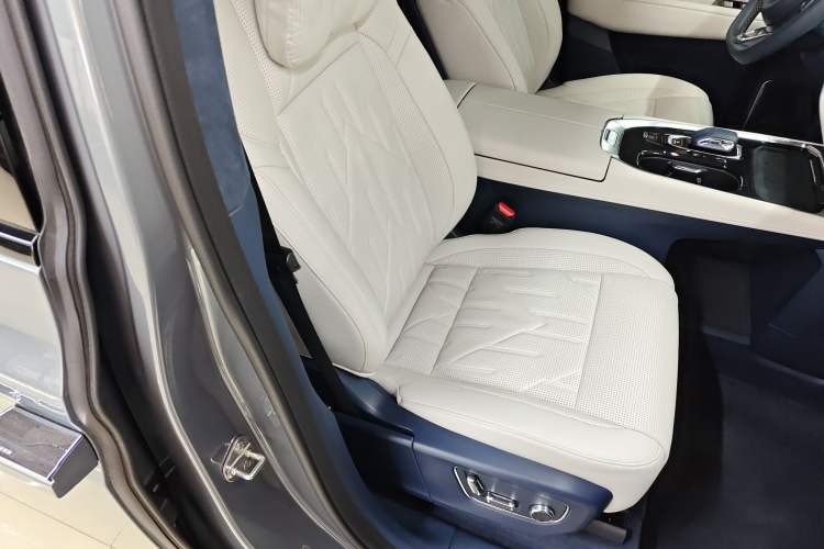 Used Zeekr 009 2024 Six-Seat Executive Version 4WD 108 kWh
