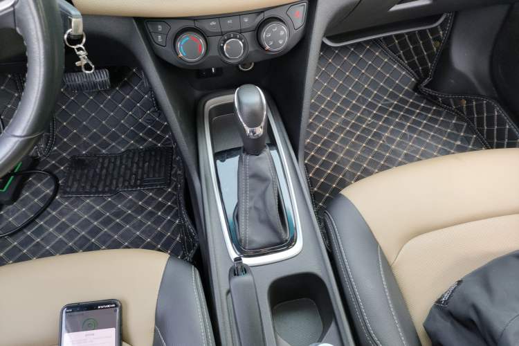 Used Chevrolet Monza 2022 320 Automatic Enjoyment Sunroof Version Gear Lever