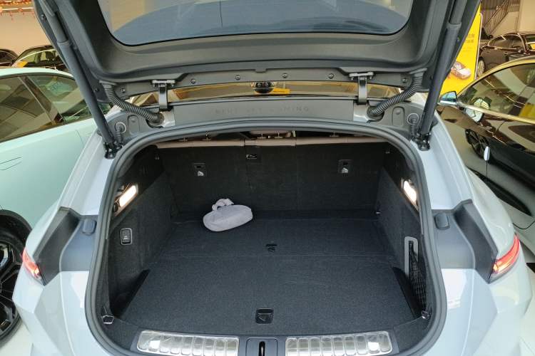 Used Nio ET5T 2025 75 kWh Touring Trunk